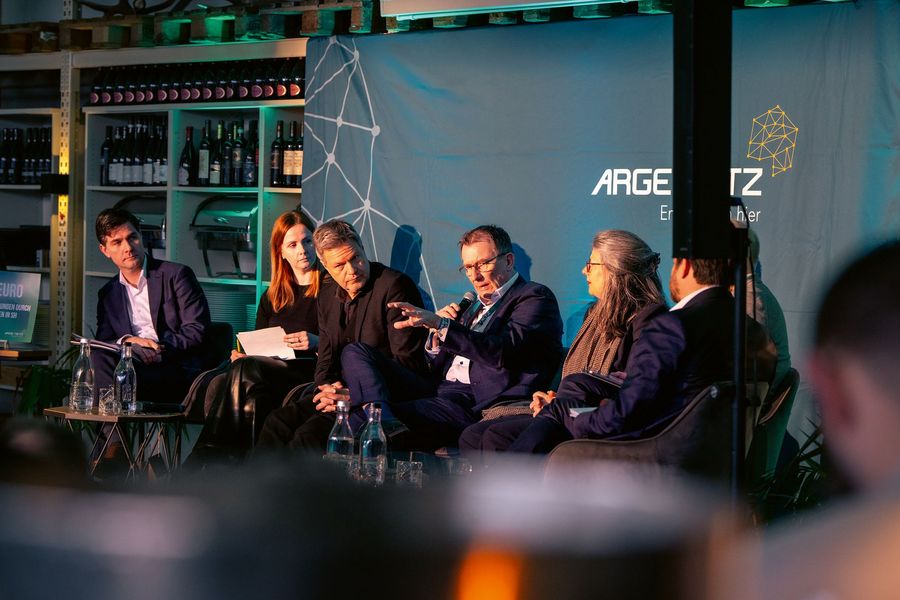 ARGE NETZ GmbH & Co. KG Polit-Talks