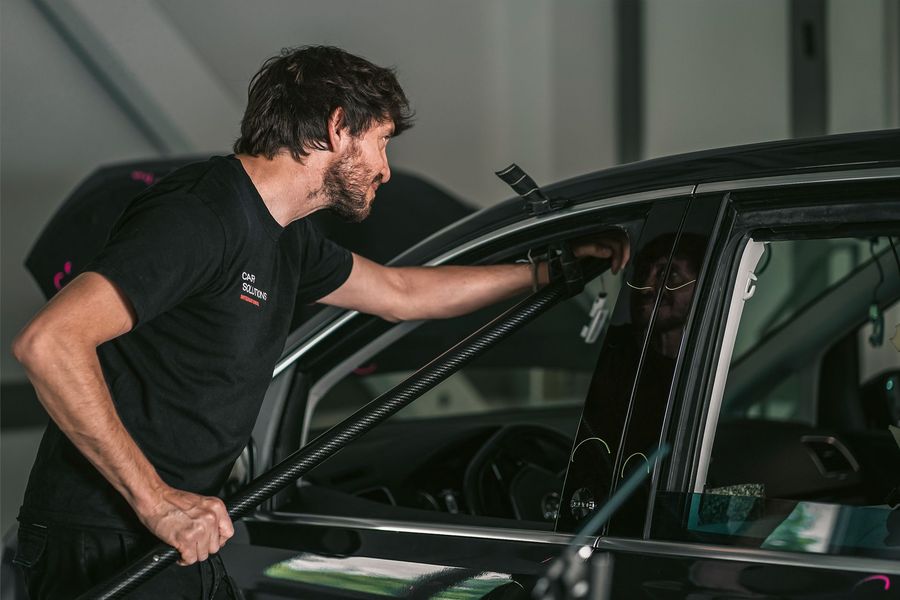 car-solutions-techniker-tuer