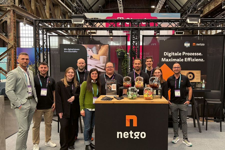 Präsenz zeigen: Team beim Messeauftritt Präsenz zeigen: Team beim Messeauftritt