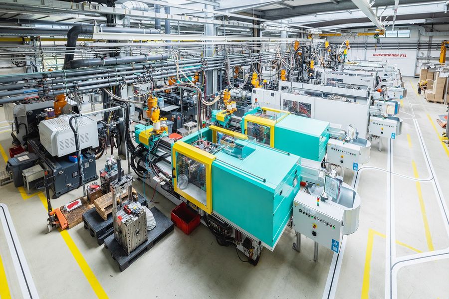 BERGI-PLAST GmbH Hoch automatisierte Spritzgusslinie BERGI-PLAST GmbH Hoch automatisierte Spritzgusslinie