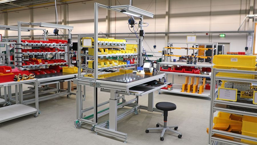 Symacon System + Service GmbH Montagearbeitsplätze mit Materialbereitstellung 