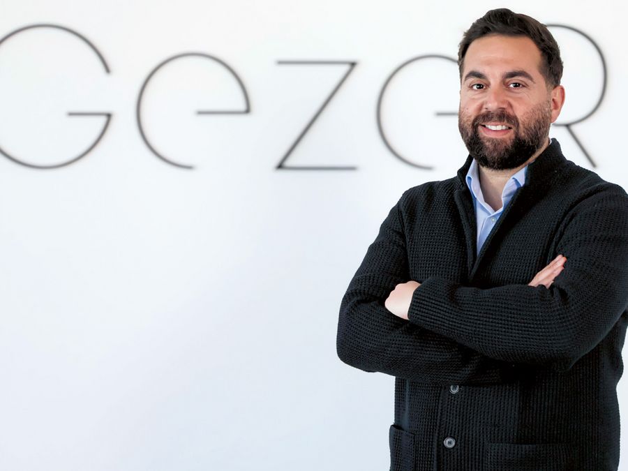 Gezer, Özgür