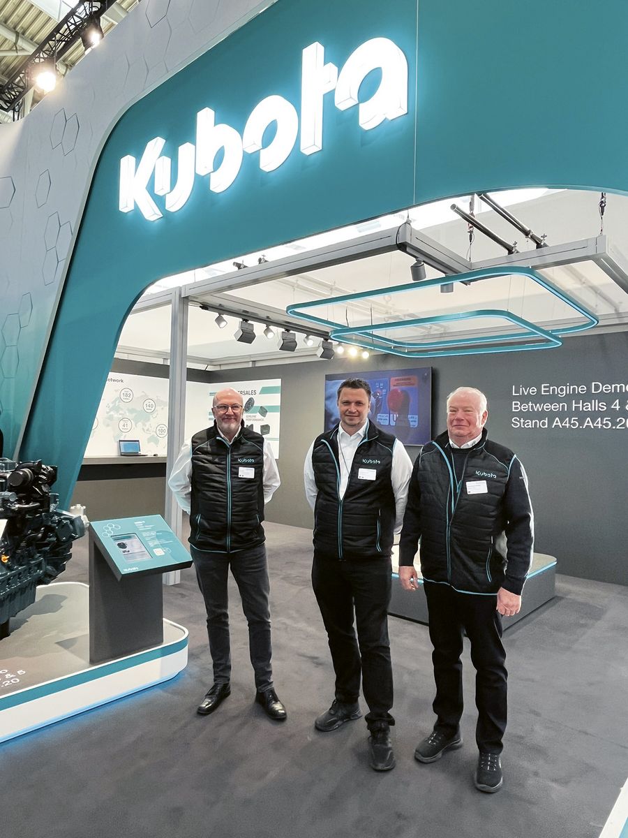 Erfolgreiche Präsentation auf der Bauma: (v. l.) Rolf Belke aus der Motorenabteilung, Geschäftsführer Florian Hochstadt und Inhaber Hans-Dieter Gröschler