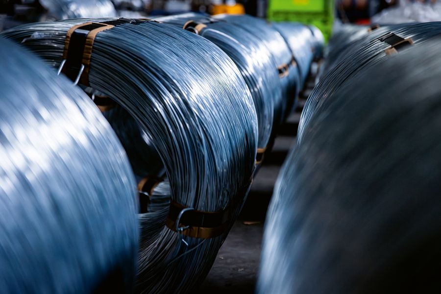 Auf Coils werden die Produkte an die Kunden geliefert... Auf Coils werden die Produkte an die Kunden geliefert...