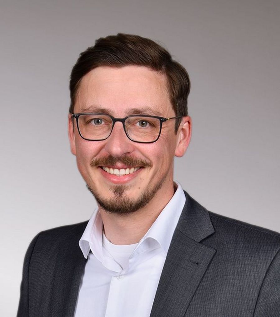 Paul Hartmann, Geschäftsführer der PRO-ELEKTROPLAN GmbH Paul Hartmann, Geschäftsführer der PRO-ELEKTROPLAN GmbH