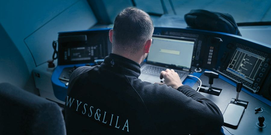 wyss-lila-170-mitarbeitende