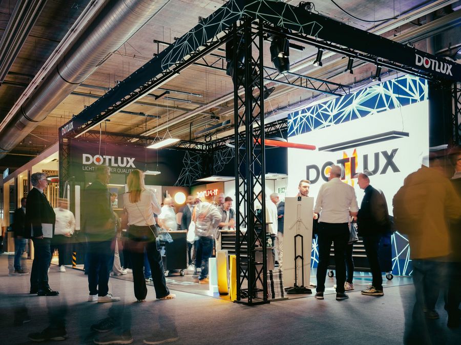 Mit Lichtgeschwindigkeit durch den Wandel Mit Lichtgeschwindigkeit durch den Wandel