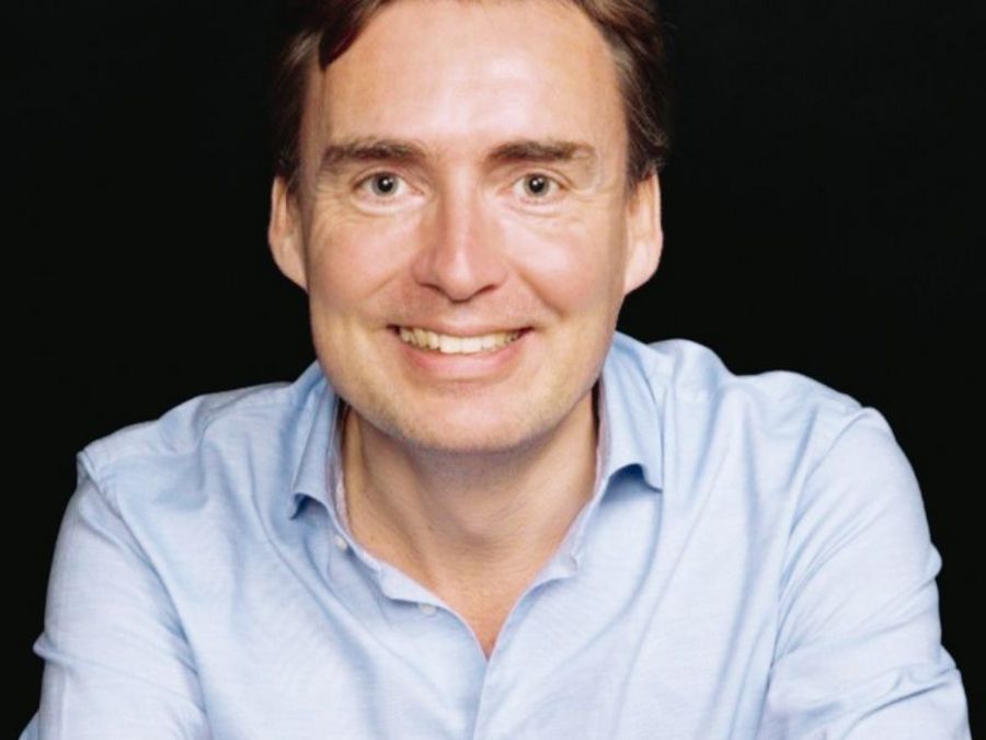 van Huet, Dennis
