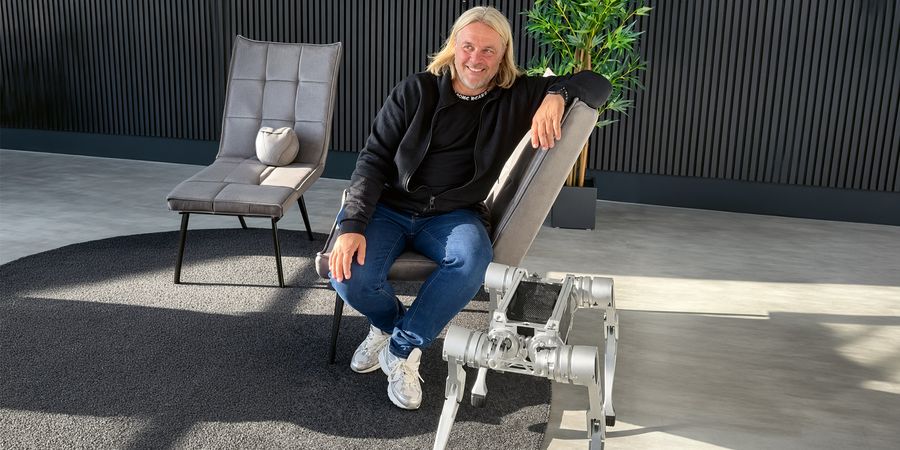 Solectric GmbH Portrait mit Roboter