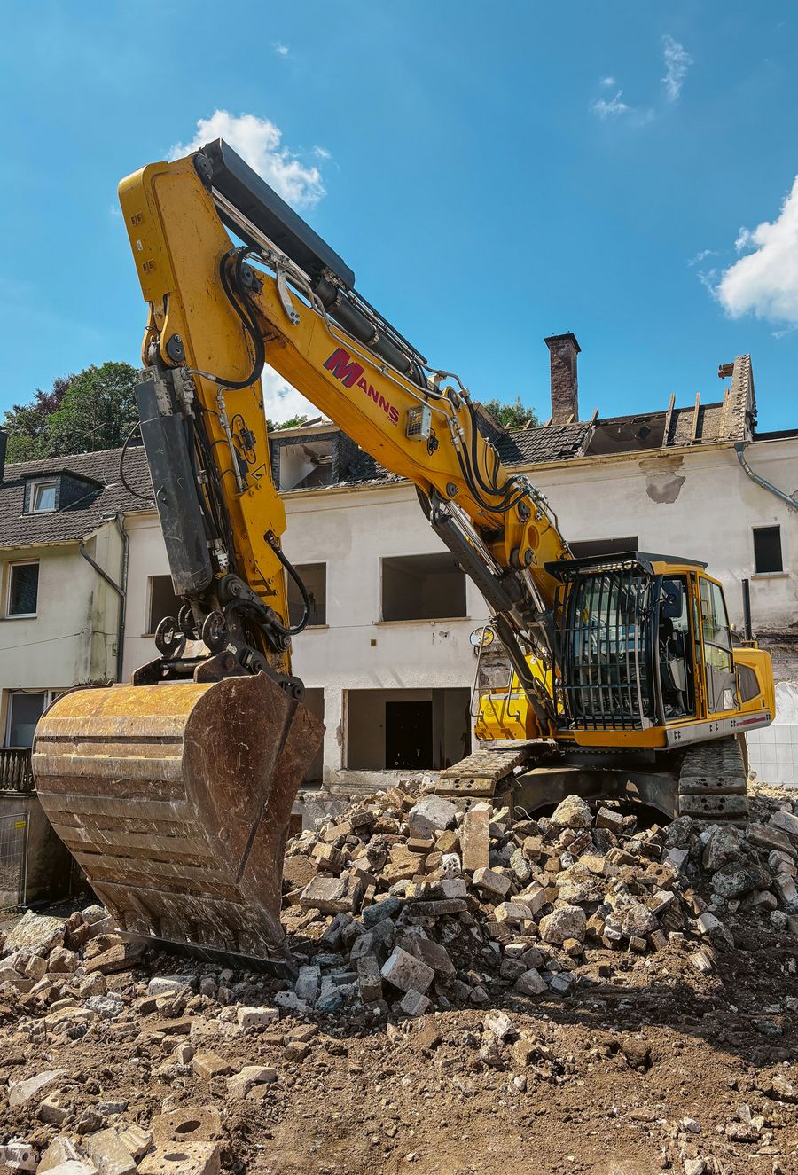 manns-bagger-auf-baustelle manns-bagger-auf-baustelle