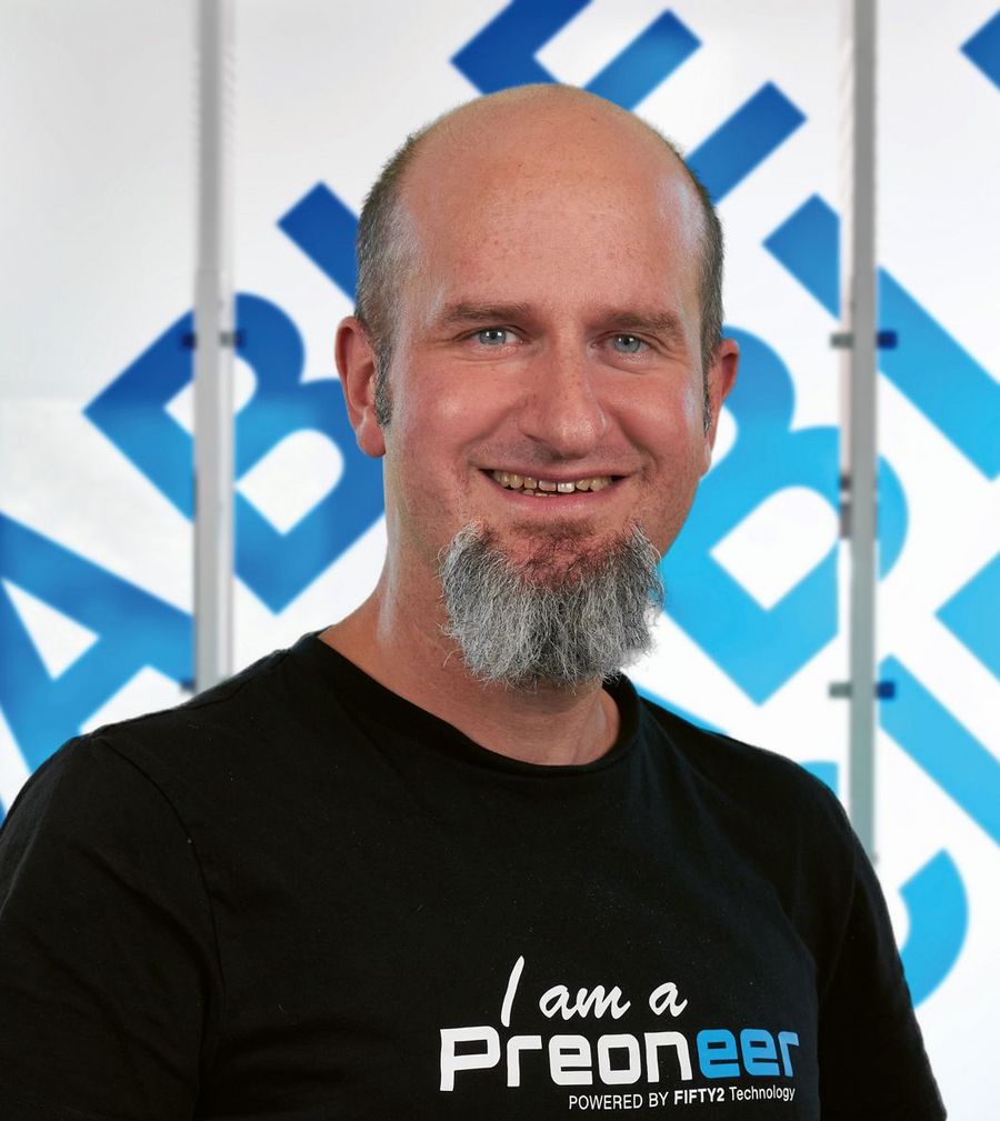 FIFTY2 Technology GmbH Jens Cornelis, Geschäftsführer FIFTY2 Technology GmbH Jens Cornelis, Geschäftsführer