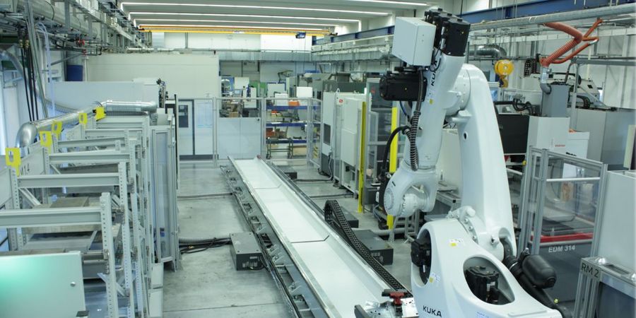 AKO - Kunststoffe Alfred Kolb GmbH Präzision im Werkzeugbau AKO - Kunststoffe Alfred Kolb GmbH Präzision im Werkzeugbau