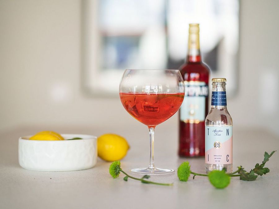 Nordisch, Tonic, gut: Schwedens Natur in der Flasche Nordisch, Tonic, gut: Schwedens Natur in der Flasche