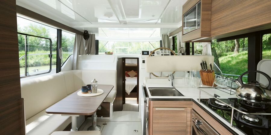 Crown Blue Line GmbH Wohnbereich Holz