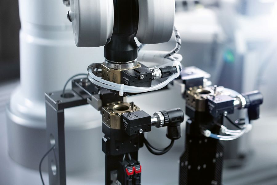 zh-technologies Regelungs- und Automatisierungstechnik Detailaufnahmen eines Roboterarms GmbH