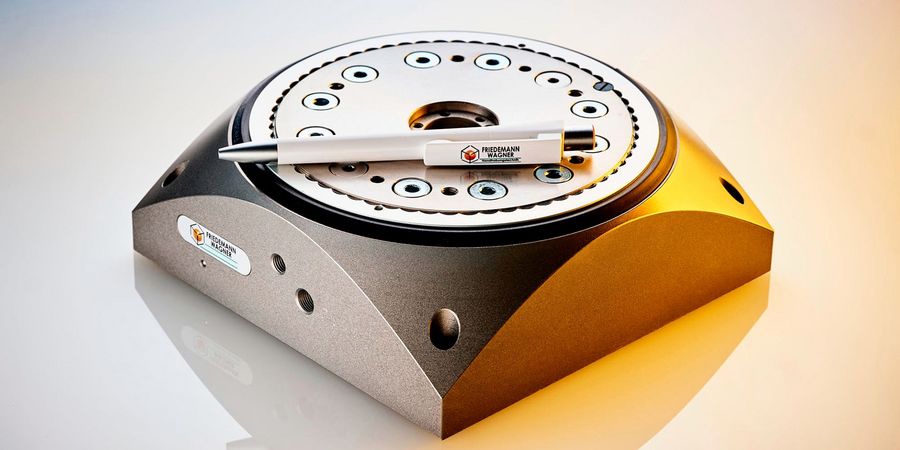 Friedemann Wagner GmbH Manueller Rundschattisch für hybride Arbeitsplätze und Zellen manueller Rundschalttisch