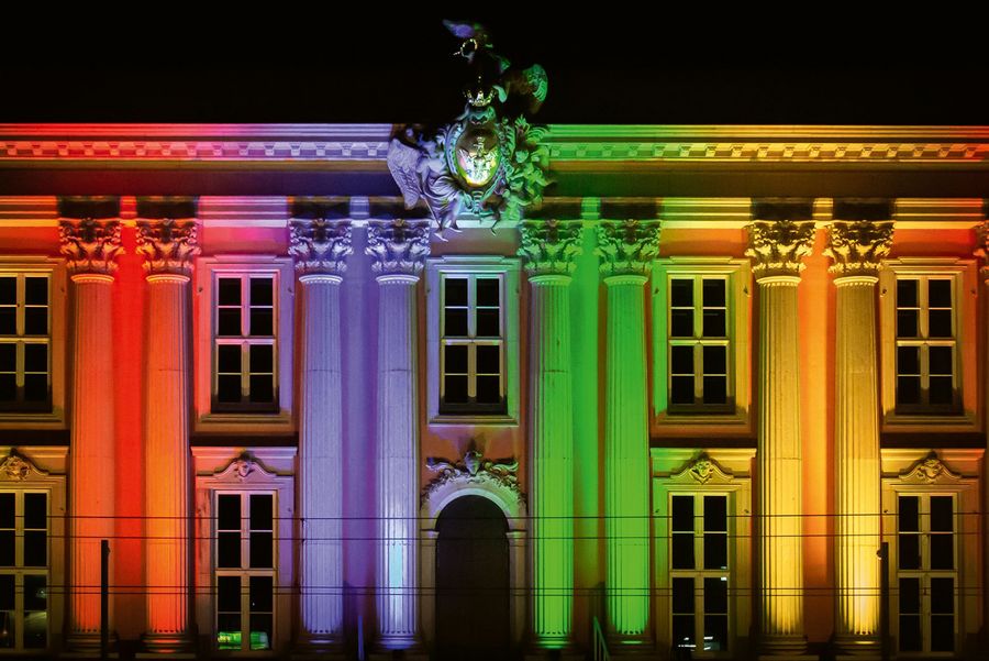 Heidersberger Fassadenbau GmbH Referenzobjekt bei Nacht