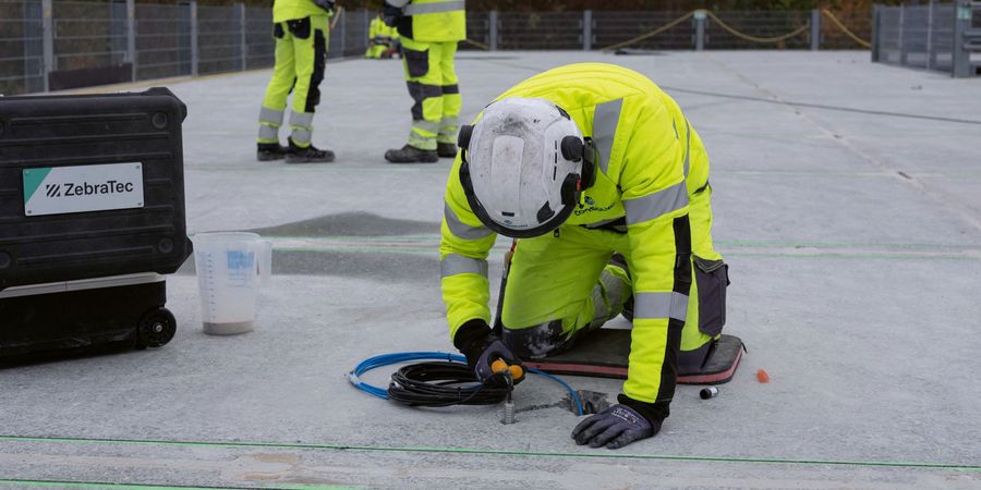 Auf der Baustelle der HWA in Affalterbach: Mitarbeiter von Consolvo bei der Installation eines Systems für den kathodischen Korrosionsschutz (KKS) Auf der Baustelle der HWA in Affalterbach: Mitarbeiter von Consolvo bei der Installation eines Systems für den kathodischen Korrosionsschutz (KKS)