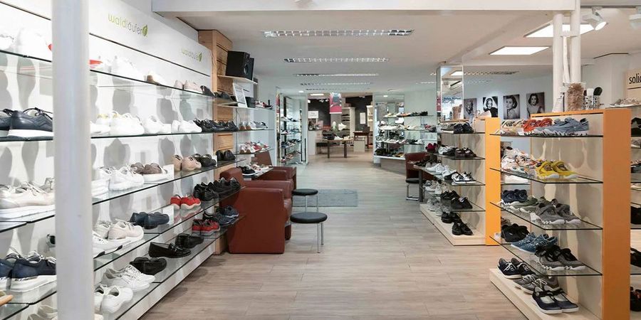 Vertrieb hochwertiger Schuhe ist The Platform Group aktiv Vertrieb hochwertiger Schuhe ist The Platform Group aktiv